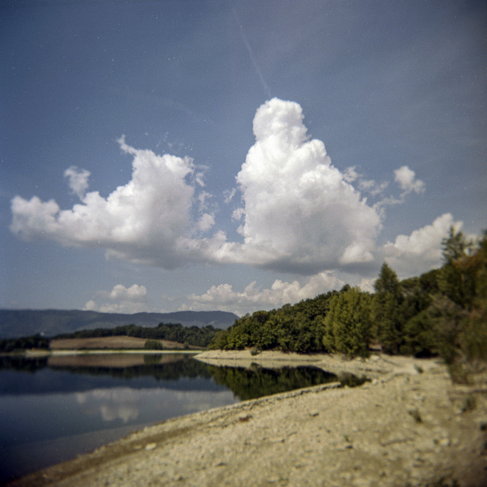 Quiet clouds at the lake