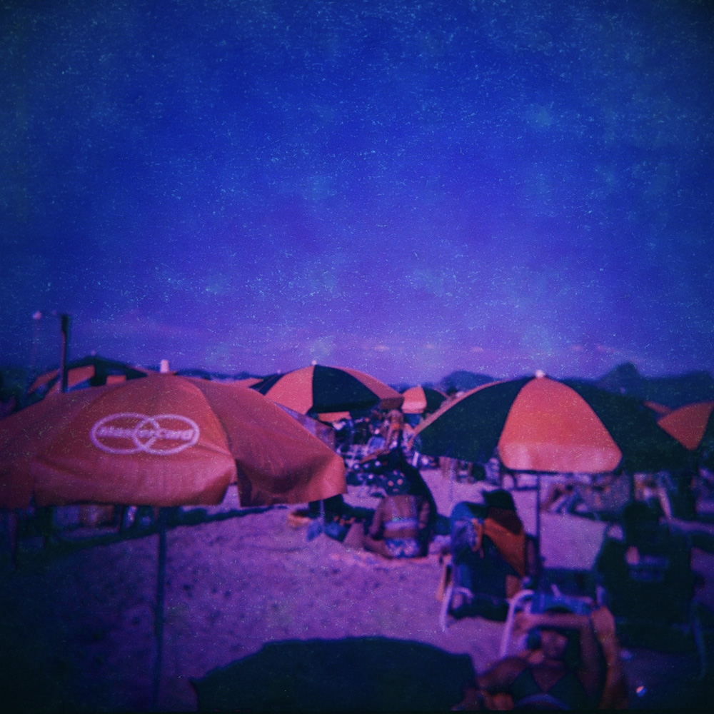 Do Androids Dream of Eletric Beach?